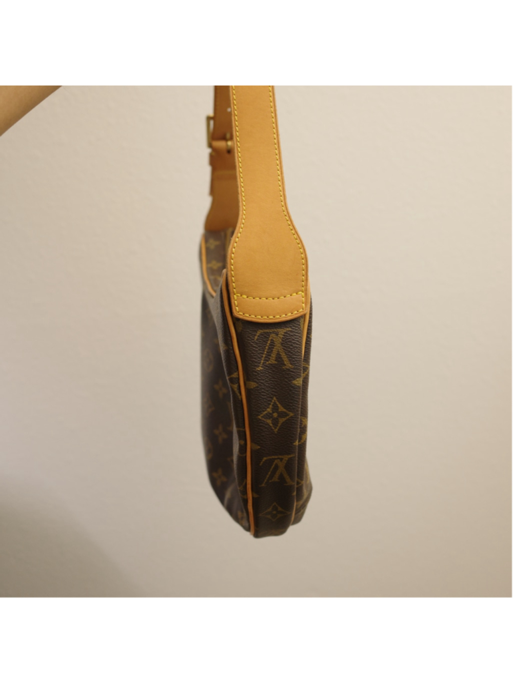 LOUIS VUITTON Monogram Croissant MM - Picture 8 of 15